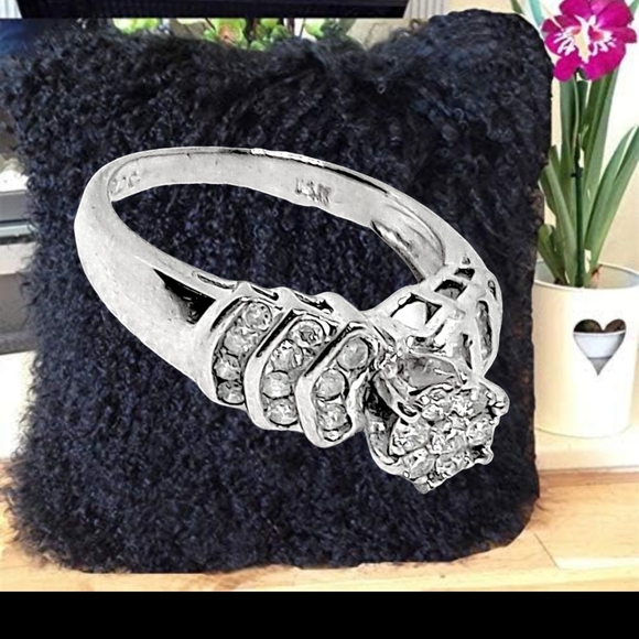 .14K White Gold Engagement Ring with Natural Diamonds - Picture 2 of 7